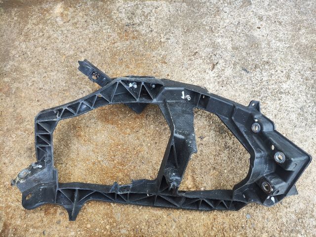 bontott MITSUBISHI COLT Jobb Fényszóró Lámpakeret