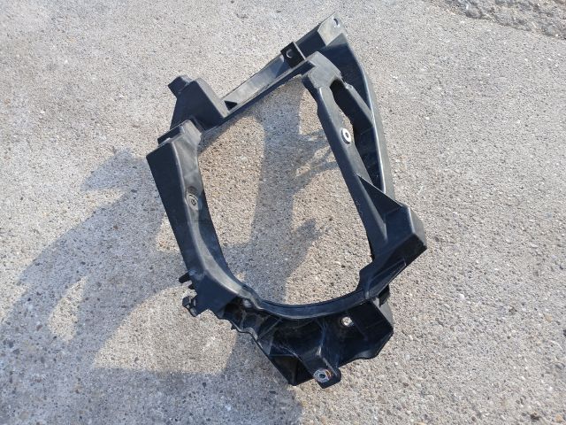 bontott MITSUBISHI COLT Jobb Fényszóró Tartó