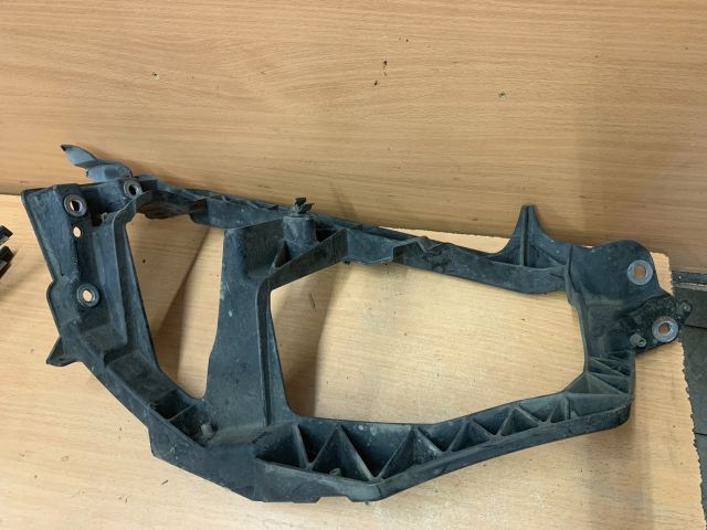 bontott MITSUBISHI COLT Jobb Fényszóró Tartó