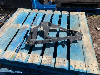 bontott MITSUBISHI COLT Jobb Fényszóró Tartó