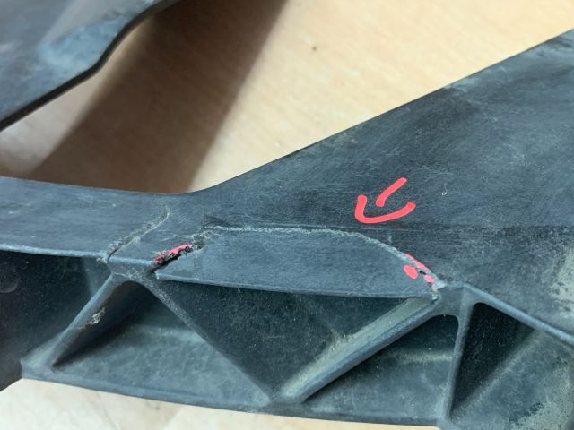 bontott MITSUBISHI COLT Jobb Fényszóró Tartó