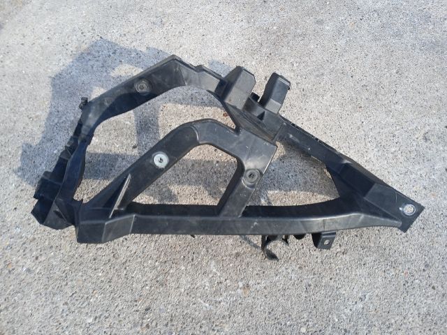 bontott MITSUBISHI COLT Jobb Fényszóró Tartó