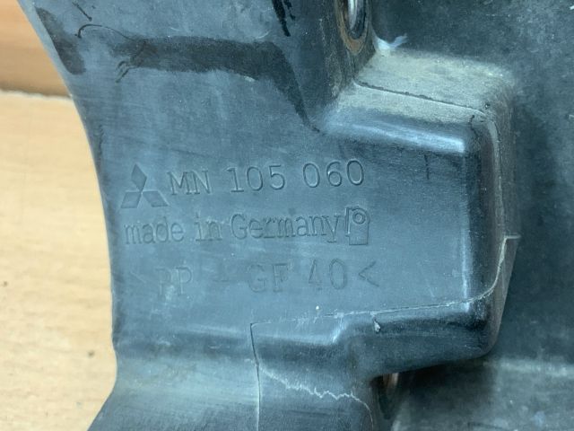 bontott MITSUBISHI COLT Jobb Fényszóró Tartó