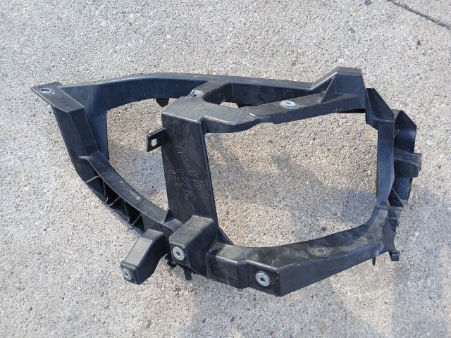 bontott MITSUBISHI COLT Jobb Fényszóró Tartó