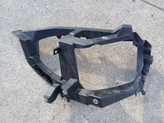 bontott MITSUBISHI COLT Jobb Fényszóró Tartó