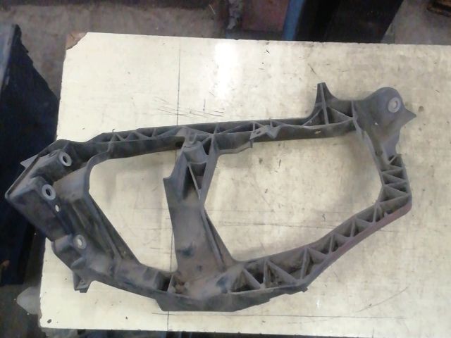 bontott MITSUBISHI COLT Jobb Fényszóró Tartó