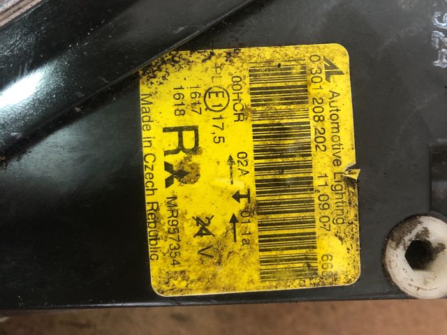 bontott MITSUBISHI COLT Jobb Fényszóró