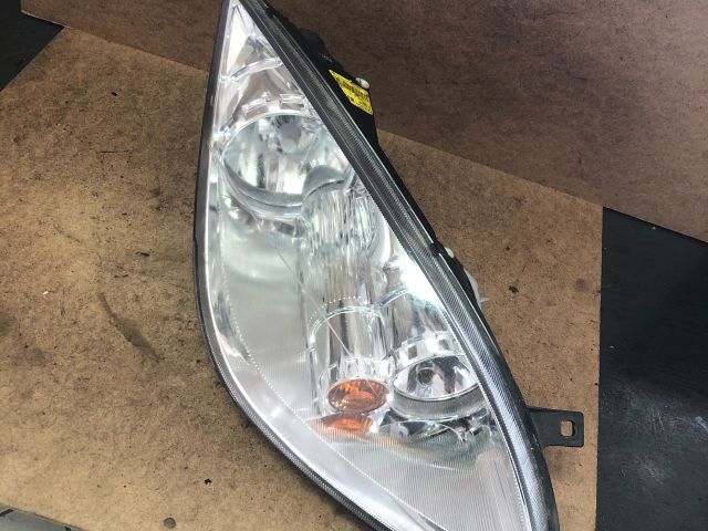 bontott MITSUBISHI COLT Jobb Fényszóró