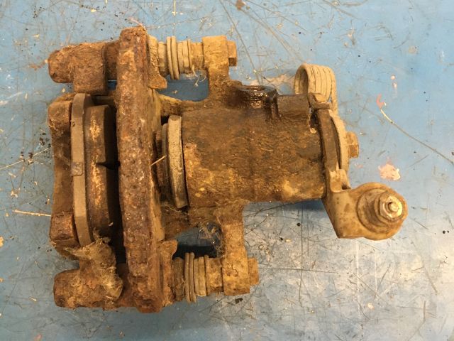 bontott MITSUBISHI COLT Jobb hátsó Féknyereg Munkahengerrel