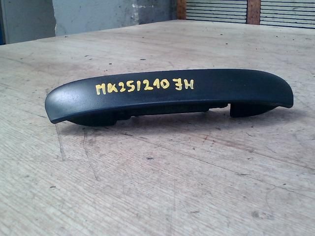 bontott MITSUBISHI COLT Jobb hátsó Külső Kilincs