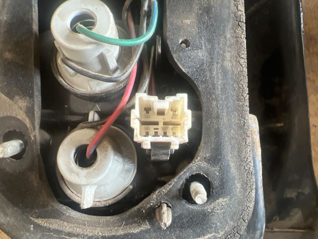 bontott MITSUBISHI COLT Jobb Hátsó Lámpa