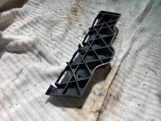 bontott MITSUBISHI COLT Jobb hátsó Lökhárító Tartó (Műanyag)