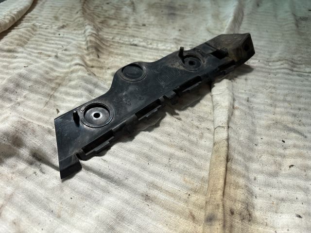 bontott MITSUBISHI COLT Jobb hátsó Lökhárító Tartó (Műanyag)