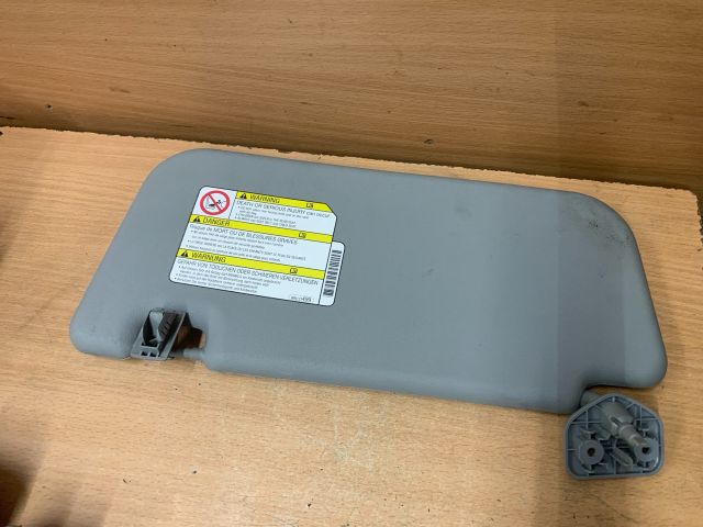 bontott MITSUBISHI COLT Jobb Napellenző