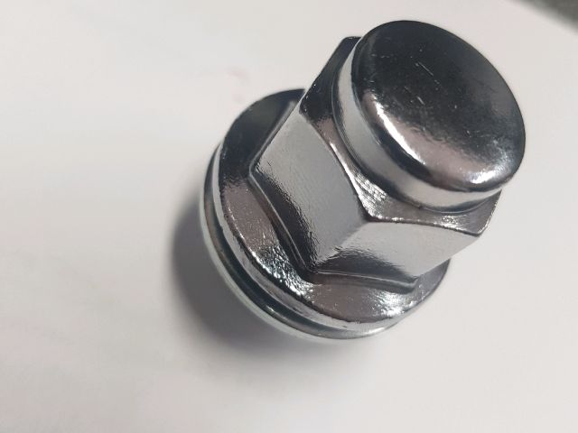 bontott MITSUBISHI COLT Kerék Csavar Szett