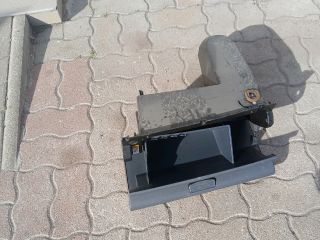 bontott MITSUBISHI COLT Kesztyűtartó