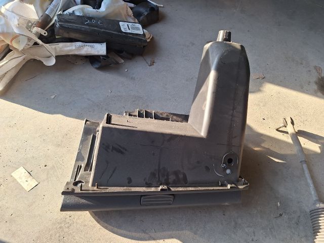 bontott MITSUBISHI COLT Kesztyűtartó