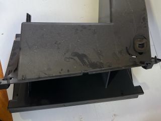 bontott MITSUBISHI COLT Kesztyűtartó