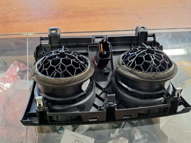 bontott MITSUBISHI COLT Középső Szellőző