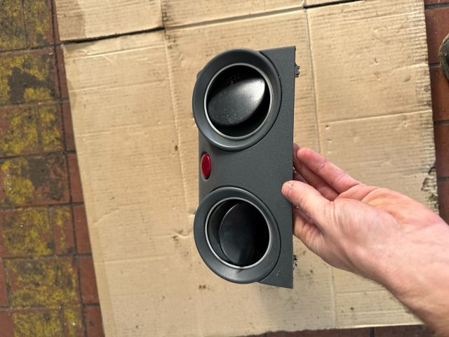 bontott MITSUBISHI COLT Középső Szellőző