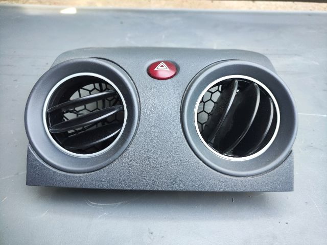 bontott MITSUBISHI COLT Középső Szellőző