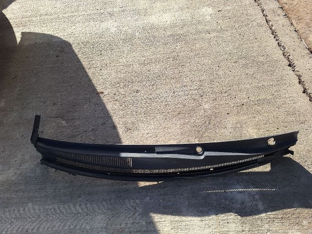 bontott MITSUBISHI COLT Levélrács