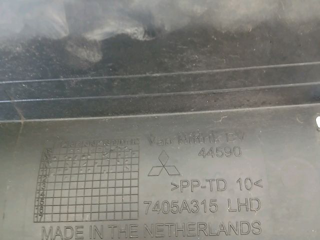 bontott MITSUBISHI COLT Levélrács