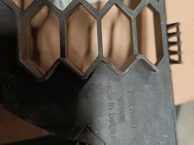 bontott MITSUBISHI COLT Motorháztető Díszrács