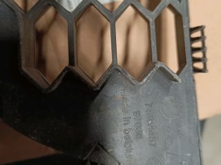 bontott MITSUBISHI COLT Motorháztető Díszrács