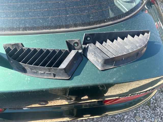 bontott MITSUBISHI COLT Motorháztető Díszrács