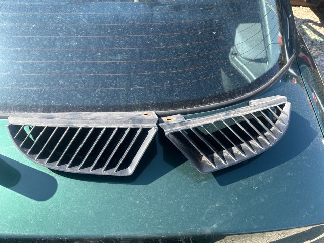 bontott MITSUBISHI COLT Motorháztető Díszrács