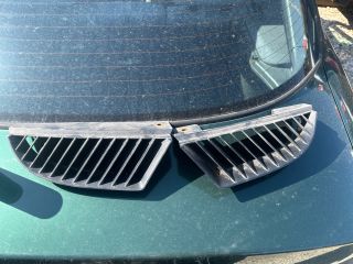 bontott MITSUBISHI COLT Motorháztető Díszrács