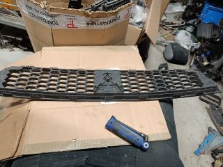 bontott MITSUBISHI COLT Motorháztető Díszrács