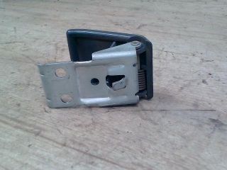 bontott MITSUBISHI COLT Motorháztető Nyitó Kar / Gomb