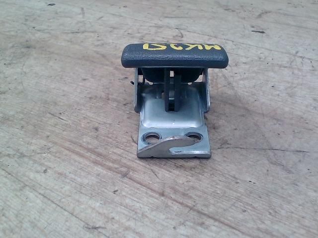 bontott MITSUBISHI COLT Motorháztető Nyitó Kar / Gomb