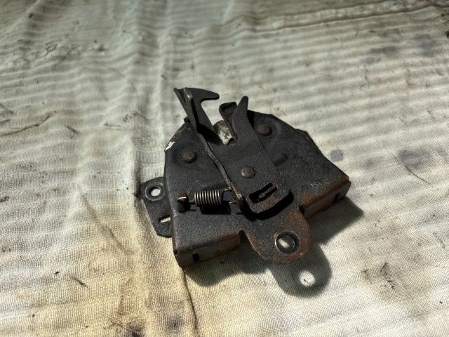 bontott MITSUBISHI COLT Motorháztető Zárszerkezet