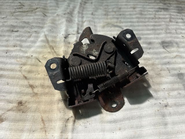 bontott MITSUBISHI COLT Motorháztető Zárszerkezet