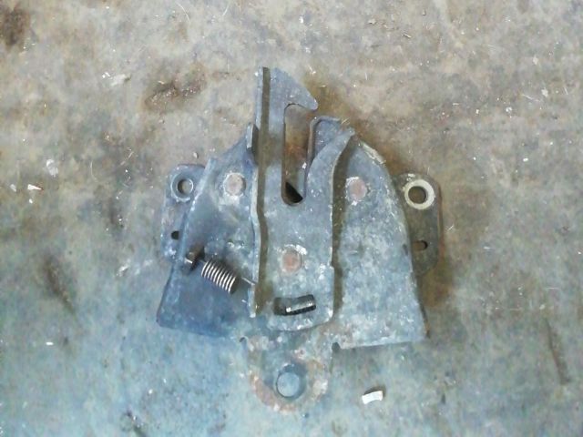 bontott MITSUBISHI COLT Motorháztető Zárszerkezet