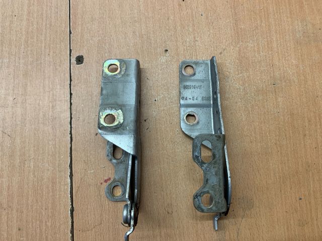 bontott MITSUBISHI COLT Motorháztető Zsanér Pár