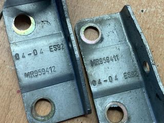 bontott MITSUBISHI COLT Motorháztető Zsanér Pár