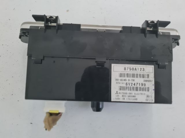 bontott MITSUBISHI COLT Multifunkciós Kijelző