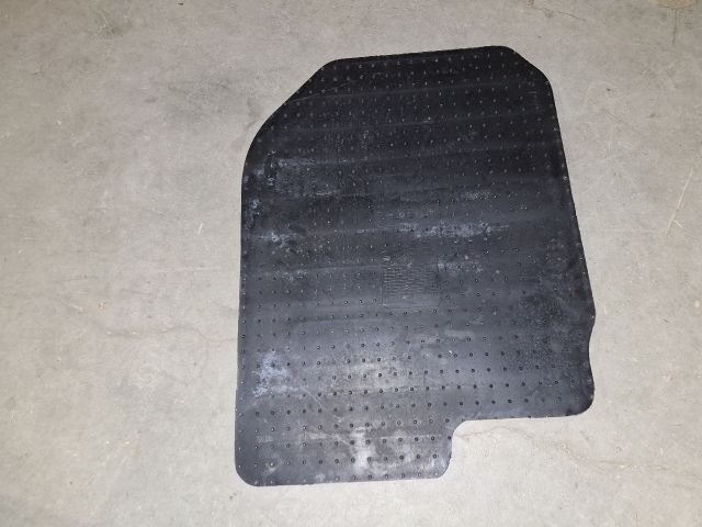 bontott MITSUBISHI COLT Padlószőnyeg