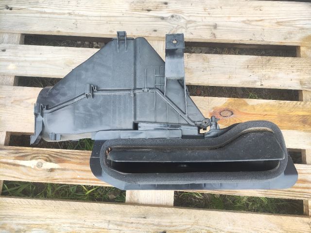 bontott MITSUBISHI COLT Pollenszűrő Ház