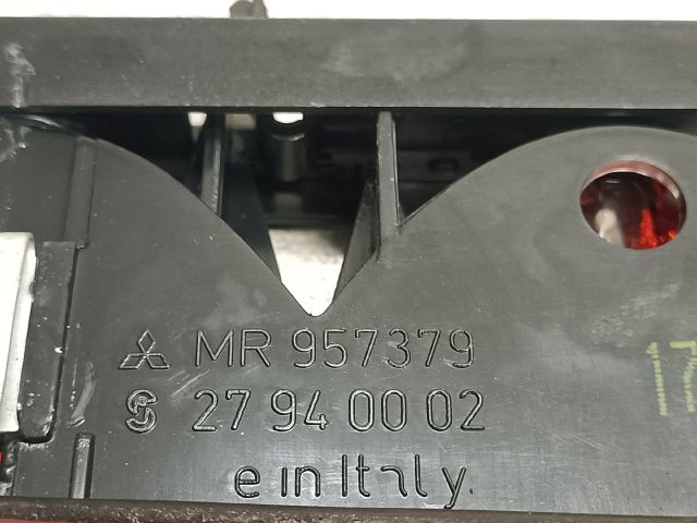 bontott MITSUBISHI COLT Pótféklámpa