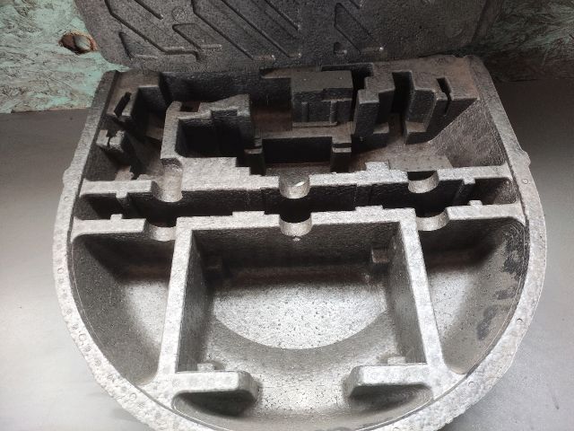 bontott MITSUBISHI COLT Pótkerék Szerszámtartó