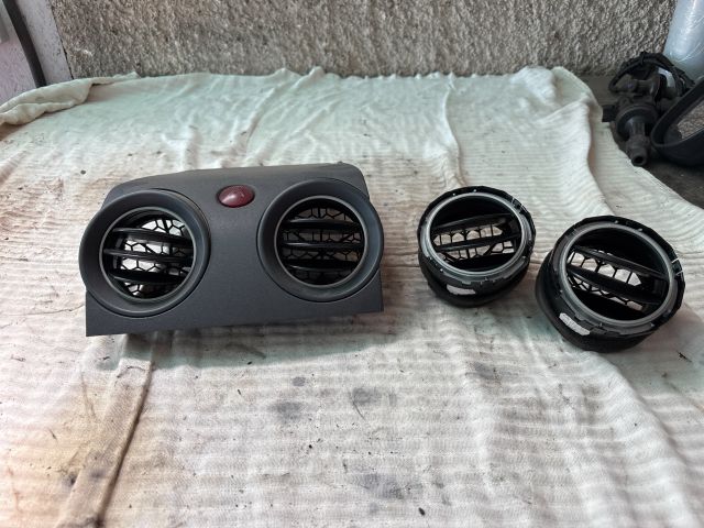 bontott MITSUBISHI COLT Szellőző Szett