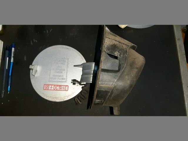 bontott MITSUBISHI COLT Tankajtó