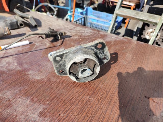 bontott MITSUBISHI COLT Váltó Tartó Bak (Pozíciófüggetlen)