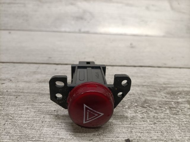 bontott MITSUBISHI COLT Vészvillogó Kapcsoló