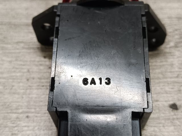 bontott MITSUBISHI COLT Vészvillogó Kapcsoló